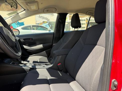 Used 2025 Toyota Corolla LE FWD image 12