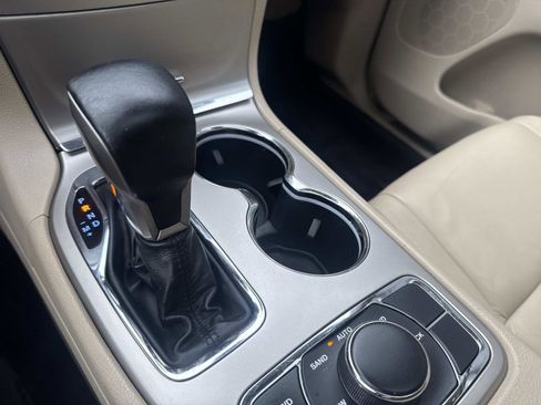 Used 2017 Jeep Grand Cherokee Limited image 26