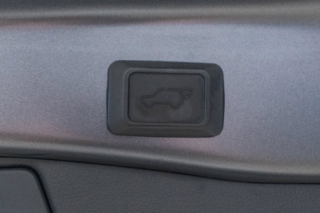 Used 2023 Toyota RAV4 SE w/ Weather & Moonroof Package AWD/4WD image 36
