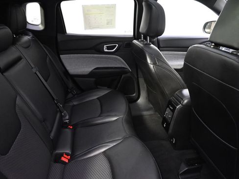 Used 2025 Jeep Compass Latitude w/ Sun & Sound Group AWD/4WD image 16