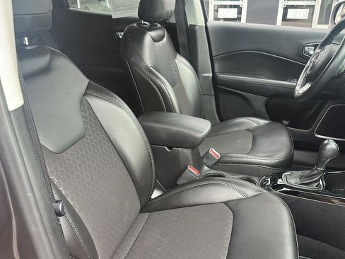 Used 2021 Jeep Compass Latitude FWD image 5