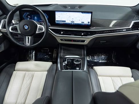 Certified 2025 BMW X7 M60i AWD/4WD image 21