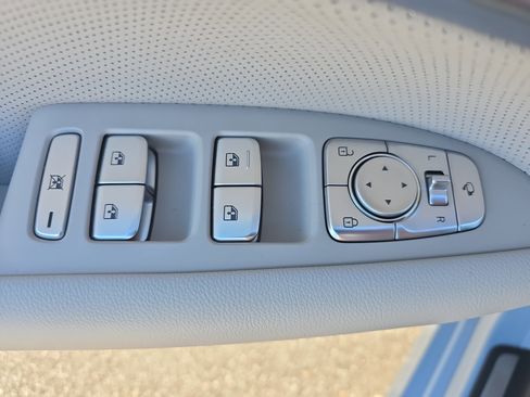 Used 2023 Genesis G70 3.3T image 25