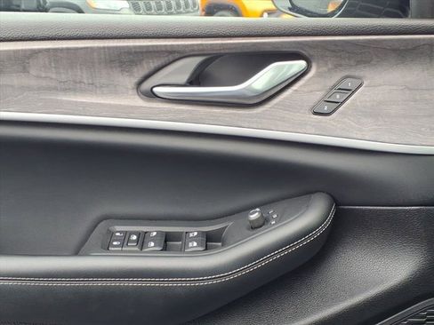 Used 2023 Jeep Grand Cherokee L Limited image 22