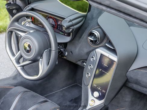 Used 2026 McLaren 750S Spider RWD image 28