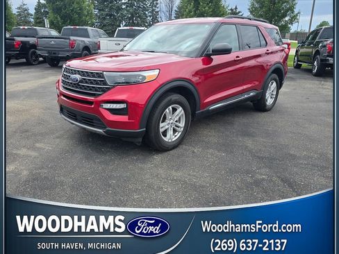 Certified 2023 Ford Explorer XLT w/ Equipment Group 202A AWD/4WD image 1