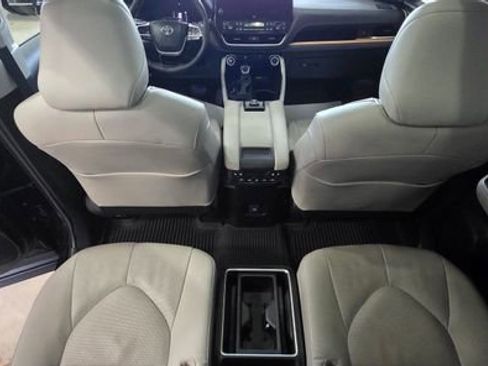 Used 2024 Toyota Grand Highlander Platinum image 31
