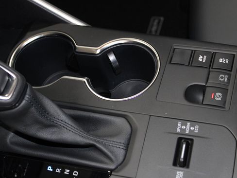 Used 2024 Toyota Highlander XLE image 42