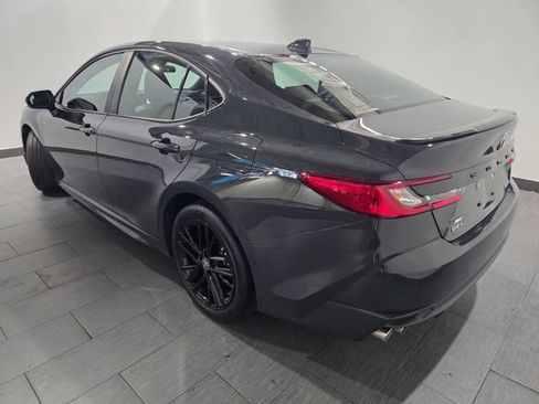 Used 2025 Toyota Camry SE AWD/4WD image 3