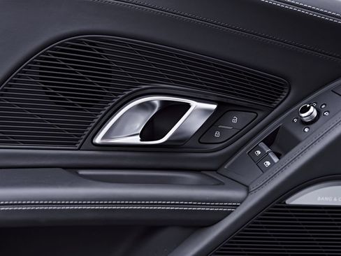 Used 2022 Audi R8 V10 w/ Carbon Exterior Package RWD image 52