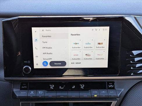 Used 2025 Toyota Camry SE image 12