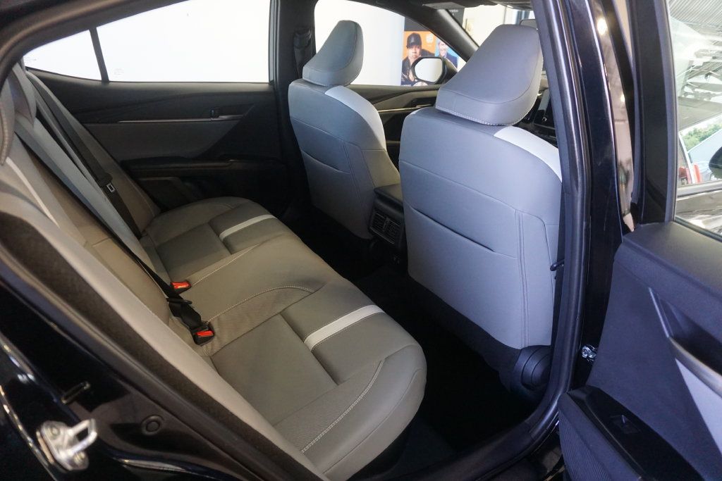 Used 2025 Toyota Camry SE AWD/4WD image 21
