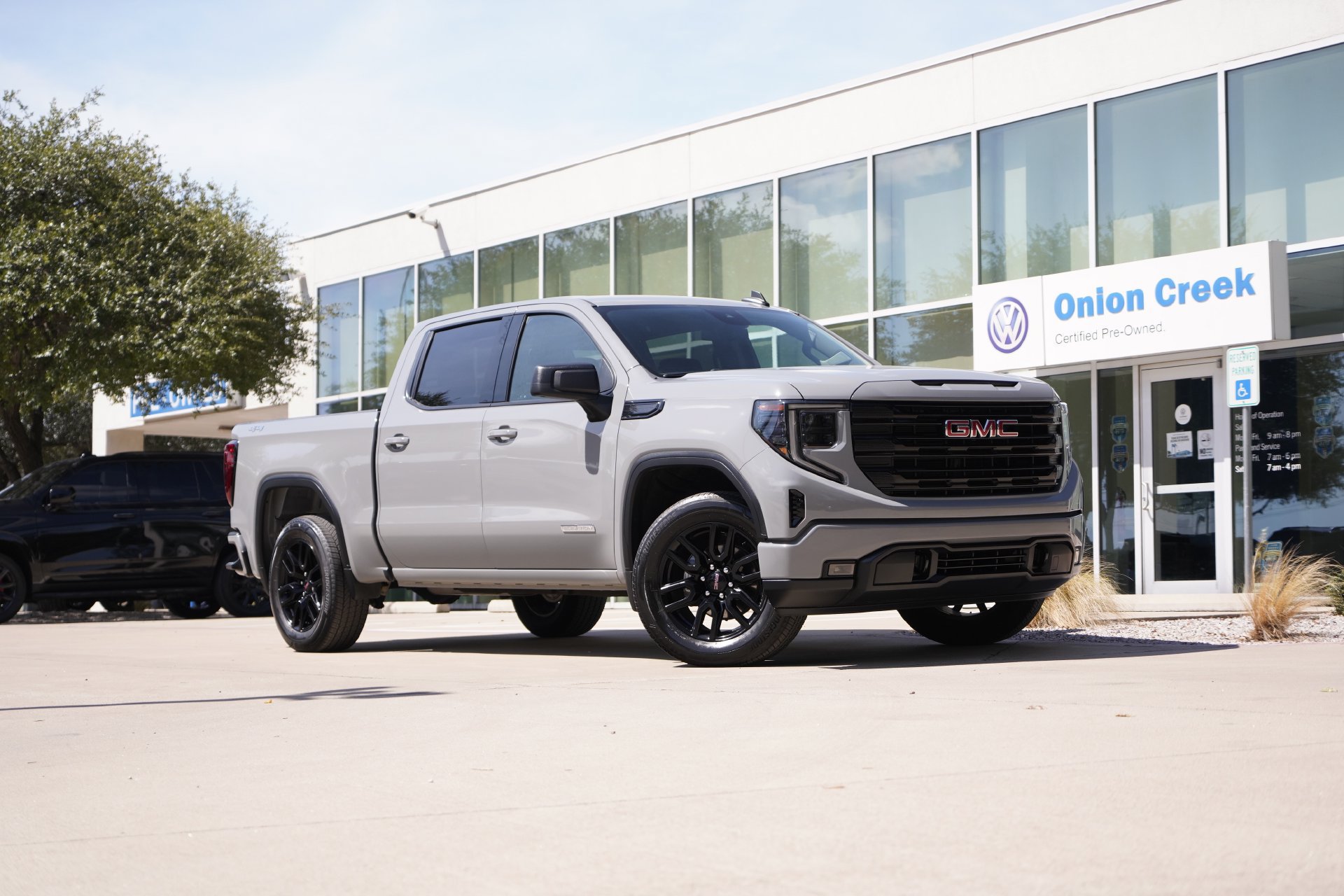 Used 2024 GMC Sierra 1500 Elevation AWD/4WD image 1