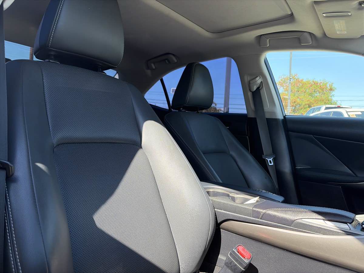 Used 2017 Lexus IS 200t w/ Navigation System Package RWD image 28