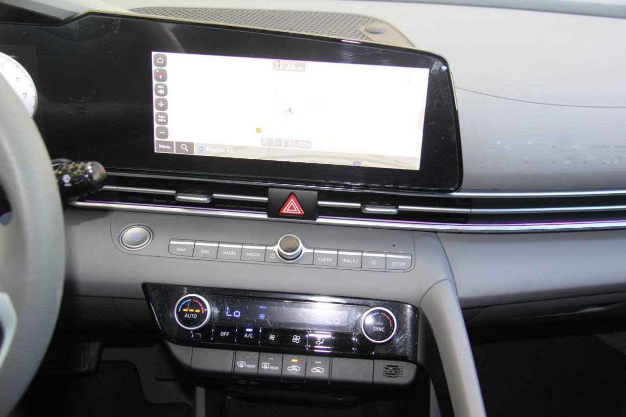 Used 2024 Hyundai Elantra SEL FWD image 15