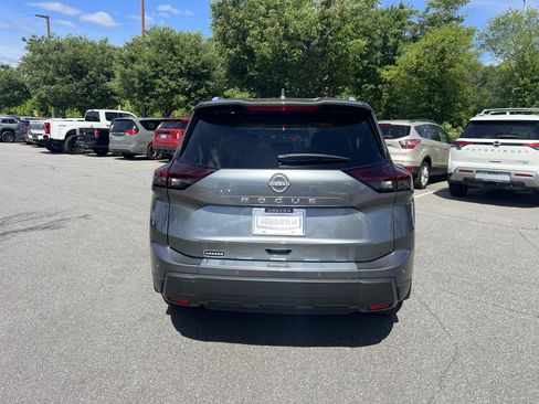 Certified 2025 Nissan Rogue SV w/ SV Premium Package FWD image 6