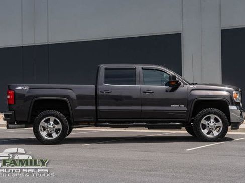 Used 2015 GMC Sierra 2500 SLE w/ SLE Preferred Package AWD/4WD image 11