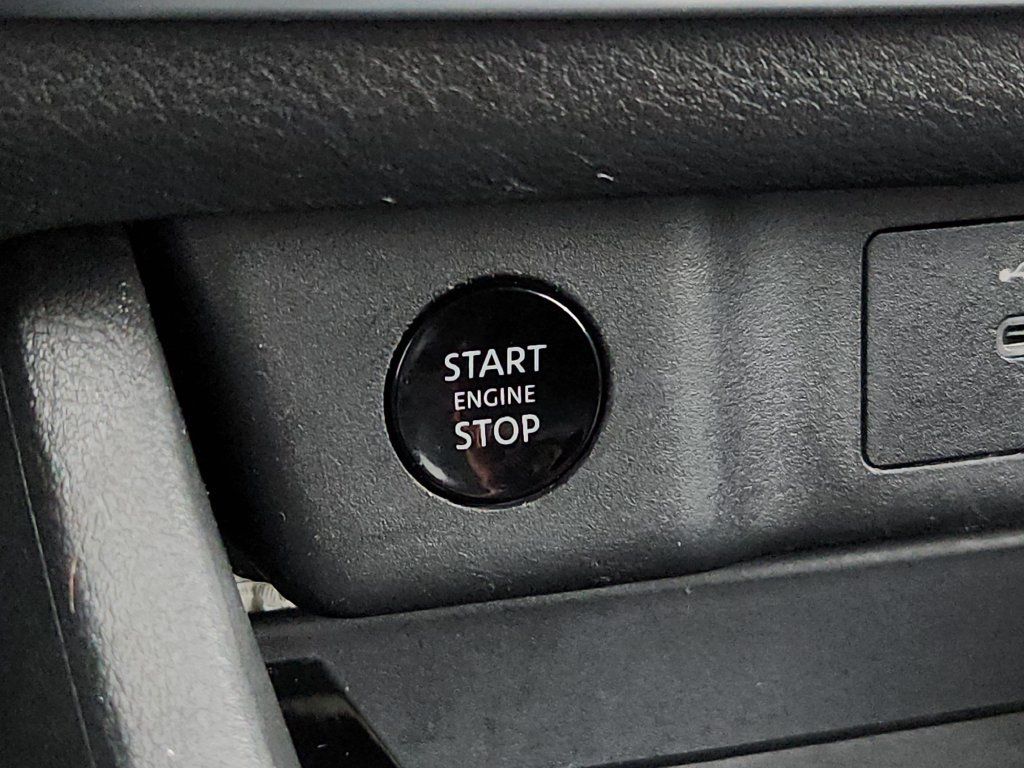 Used 2025 Nissan Rogue SV AWD/4WD image 12