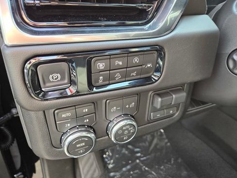 New 2026 GMC Yukon XL Denali w/ Denali Reserve Package AWD/4WD image 12
