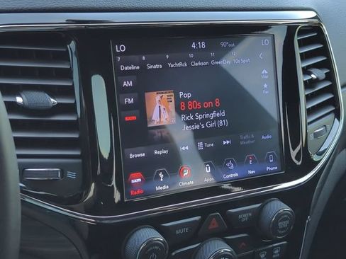 Used 2019 Jeep Grand Cherokee Altitude AWD/4WD image 17