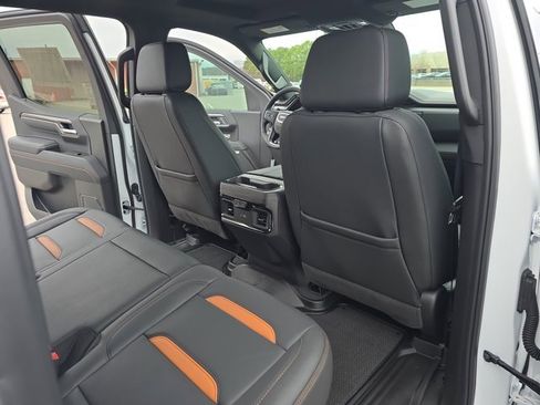Used 2025 GMC Sierra 1500 AT4 w/ AT4 Premium Package image 11