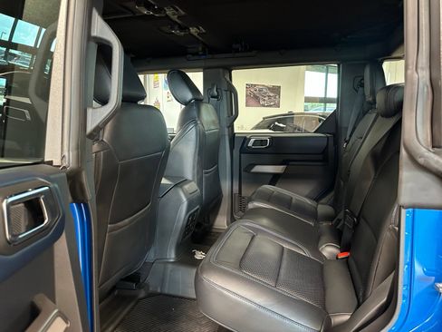 Used 2022 Ford Bronco Outer Banks w/ Sasquatch Package AWD/4WD image 36