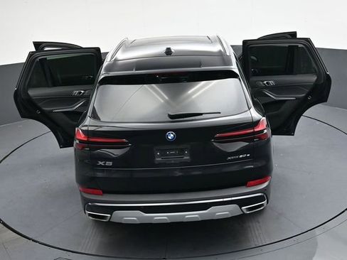 Used 2025 BMW X5 xDrive50e image 42