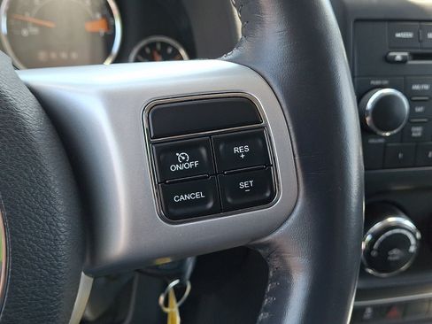 Used 2017 Jeep Compass Latitude AWD/4WD image 22