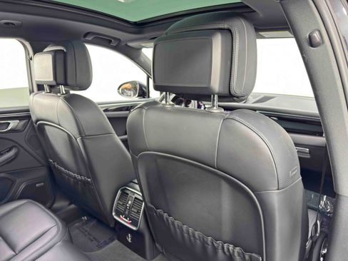 Used 2023 Porsche Macan w/ Premium Package Plus image 38