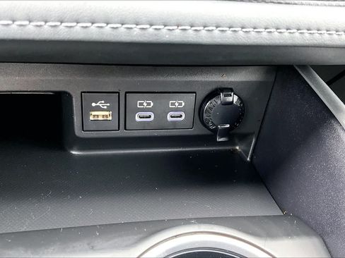 Used 2023 Toyota Highlander LE FWD image 34