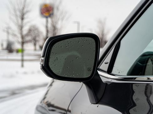 Used 2024 Toyota Highlander LE image 18