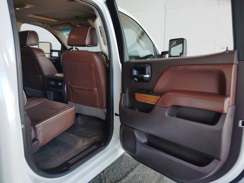 Used 2016 Chevrolet Silverado 1500 High Country w/ High Country Premium Package AWD/4WD image 14