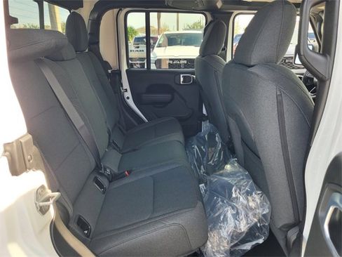 Used 2026 Jeep Gladiator Sport image 18