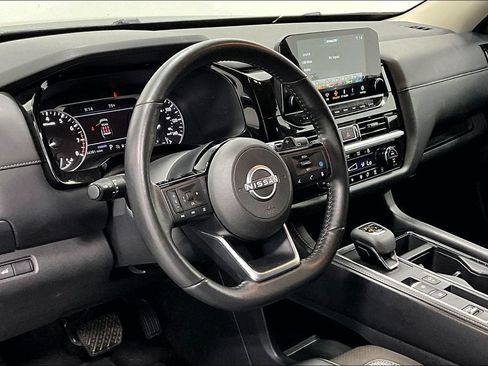 Used 2025 Nissan Pathfinder SL FWD image 16