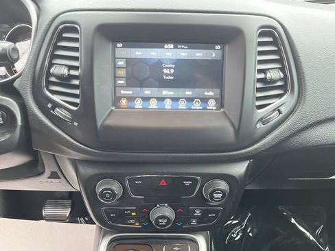 Used 2019 Jeep Compass Latitude AWD/4WD image 14
