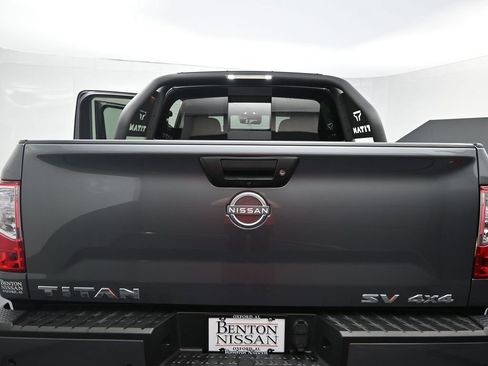 Used 2024 Nissan Titan SV w/ SV Convenience Package image 12