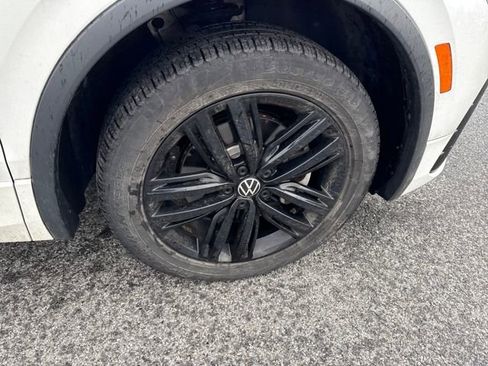 Used 2022 Volkswagen Tiguan SE R-Line image 11