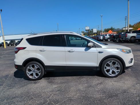 Used 2017 Ford Escape Titanium image 3