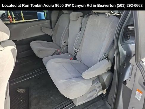 Used 2017 Toyota Sienna LE image 10