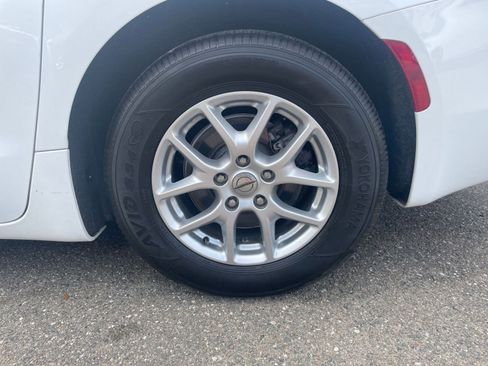 Used 2023 Chrysler Voyager LX image 31