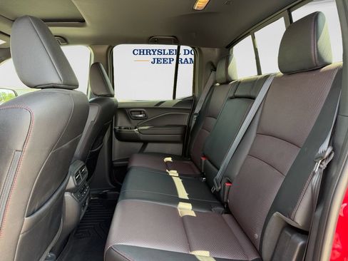 Used 2025 Honda Ridgeline Black Edition image 9
