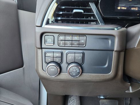 Used 2025 Chevrolet Tahoe Z71 w/ Comfort Package AWD/4WD image 23