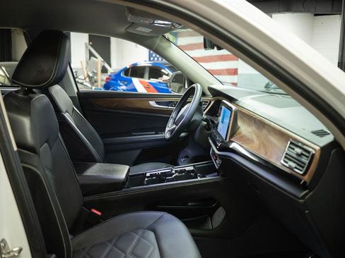 Used 2024 Volkswagen Atlas SE image 14