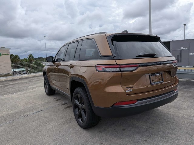 New 2026 Jeep Grand Cherokee Limited w/ Limited Altitude Package AWD/4WD image 6