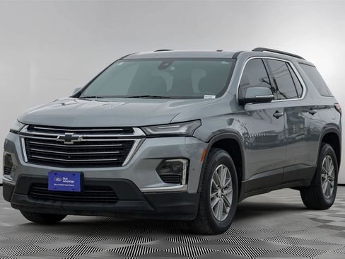 Used 2023 Chevrolet Traverse LT w/ Rear Camera Mirror Package AWD/4WD image 8