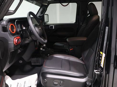 Certified 2025 Jeep Wrangler Unlimited Rubicon w/ XTREMEE 35" Tire Package image 12