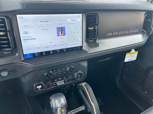 New 2025 Ford Bronco Badlands image 8