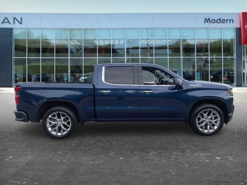 Used 2019 Chevrolet Silverado 1500 High Country w/ Technology Package AWD/4WD image 4