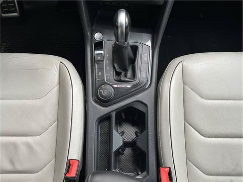 Used 2018 Volkswagen Tiguan SEL Premium w/ R-Line Package AWD/4WD image 27