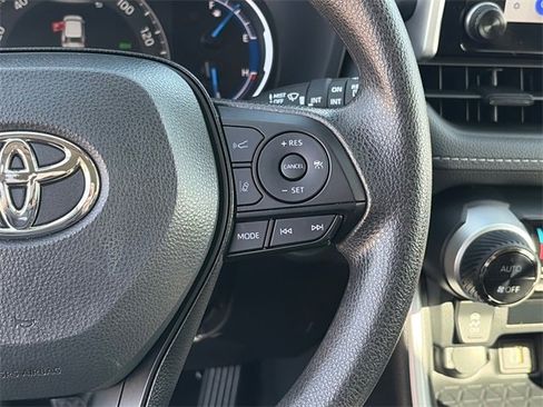 Used 2025 Toyota RAV4 XLE image 28